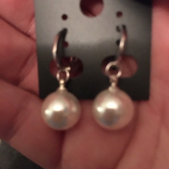 Sterling Silver Shell Pearl Earrings - Picture 2 of 3